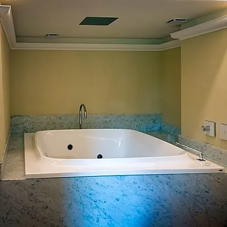 Hotel Merveilleux Côté 4*